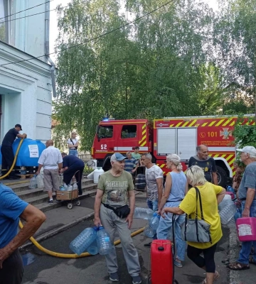 На Дніпропетровщині рятувальники продовжують здійснювати підвіз води для населення