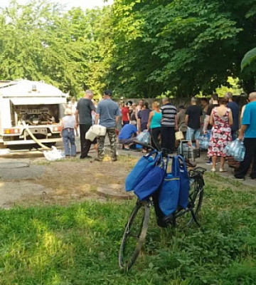 Рятувальники продовжують підвозити воду для мешканців Нікополя