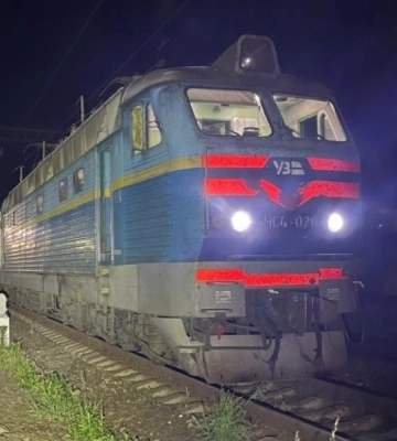 У Красному потяг збив чоловіка