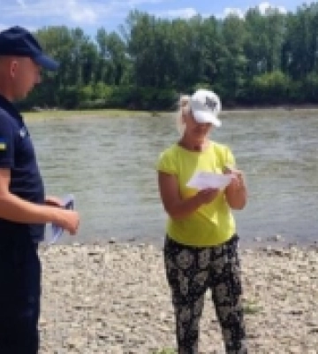 У Виноградові рятувальники провели рейд Тисою