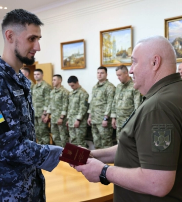 Нагородили військових з Одещини, які звільняли острів Зміїний, - ФОТО