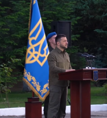 Зеленский присвоил звание Героев Украины 49 защитникам. Видео