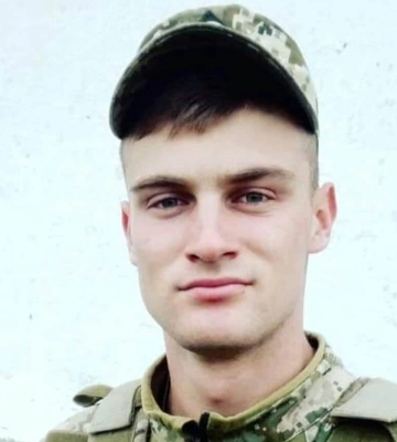 Президент посмертно надав звання Героя України 23-річному капітану з Волині Едуарду Камардіну