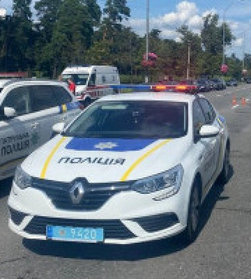 У столиці через пожежу на АЗС перекрито рух транспорту на Броварському проспекті