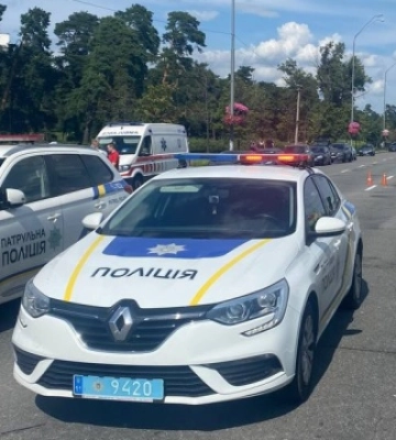 На Броварському проспекті перекрили рух через пожежу на АЗС