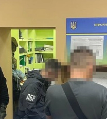 Підробляли документи ухильникам: співробітники ТЦК на Донеччині підуть під суд