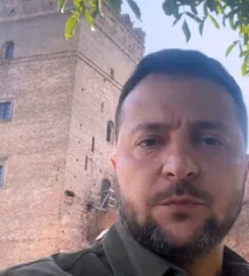 Розповів про перемовини з Дудою й ситуацію на передовій: Зеленський звернувся до українців з Луцька