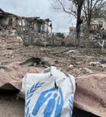 Росіяни завдали авіаудару по школі в Оріхові під час видачі гуманітарки, є загиблі та поранені