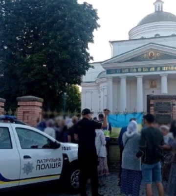 Сутички у Білій Церкві: священники УПЦ МП відмовляються залишати собор на вимогу громади
