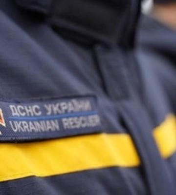 В Донецкой области россияне дважды обстреляли спасателей, которые тушили пожар