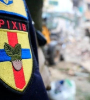 Рятувальники продовжують пошук людей під завалами зруйнованої авіаударом школи в місті Оріхів
