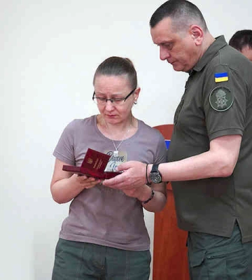 В Харькове родные погибших гвардейцев получили государственные награды