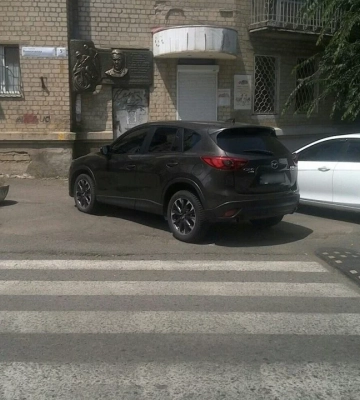 Топ-5 автохамів тижня: у Дніпрі евакуювали більше 100 автівок за неправильне паркування