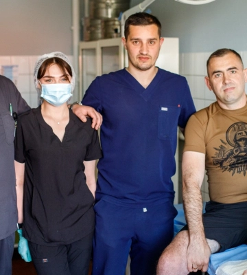 Франківські медики нарощують 17 см кістки ноги пораненому на війні захиснику