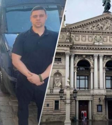 Львів’янин сходив у туалет прямо під Оперним та показав середній палець