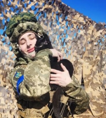 Под Киевом жестоко избили военную: мешала слушать русский блатняк