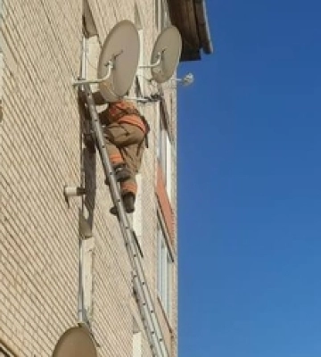 На Волині рятувальники залізли у вікно на третьому поверсі, аби допомогти жінці