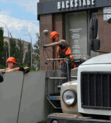 В июне в Киеве демонтировали 2400 незаконных рекламных конструкций