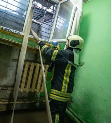 ДСНС і поліція показали порятунок киян від негоди