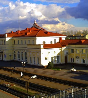 Російські окупаційні війська готують у найближчі години обстріл залізничного вокзалу Херсона