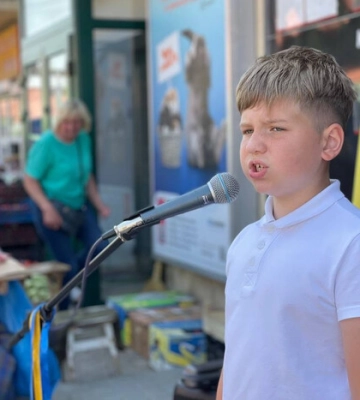 9-річний музикант зі Львова зібрав мільйони гривень на ЗСУ 