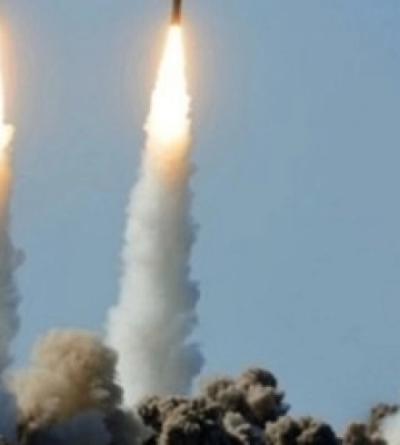 Росіяни обстрілюють Херсон, попередньо двох людей поранено