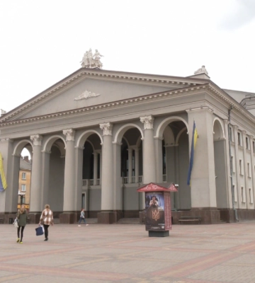 У Рівненському драмтеатрі показали виставу з тифлоперекладом