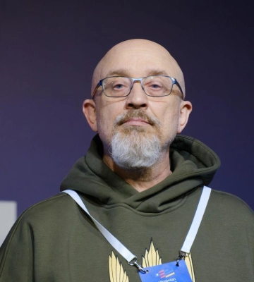 Резніков прибув на саміт НАТО: підпише угоду про підготовку пілотів на F-16 з Францією