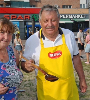 У Полтаві на Леваді біля супермакету SPAR провели фестиваль борщу та галушок