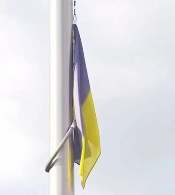 У Вільнюсі за участю Зеленського підняли прапор України з Бахмута: зворушливі кадри