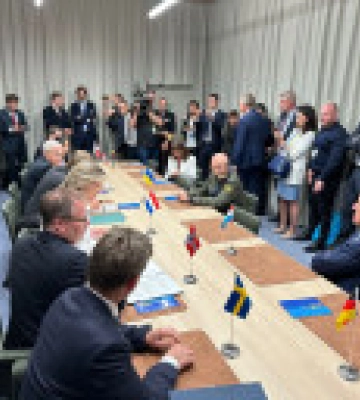 Резніков прибув на саміт НАТО: підпише угоду про підготовку пілотів на F-16 з Францією
