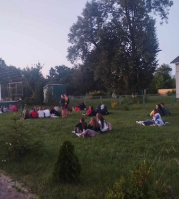 Просто неба: у селі на Волині організували кіноперегляд
