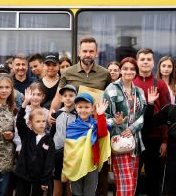 Гостинно зустріли перший потяг з дітьми Херсонщини