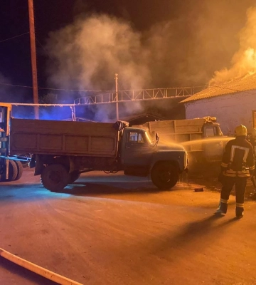 У Ківерцях гасили масштабну пожежу в деревообробному цеху