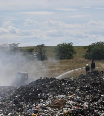 На Миколаївщині ліквідували пожежу на сміттєзвалищі, що тривала понад дві доби