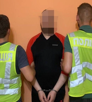 Продавав наркотики через телеграм-канал: у Києві оперативники затримали наркодилера