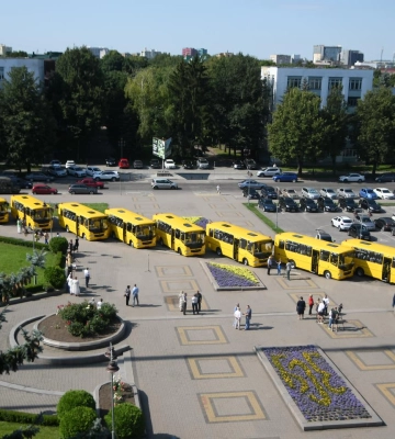 Коваль: школярів Рівненщини возитимуть 10 нових автобусів (ФОТО)