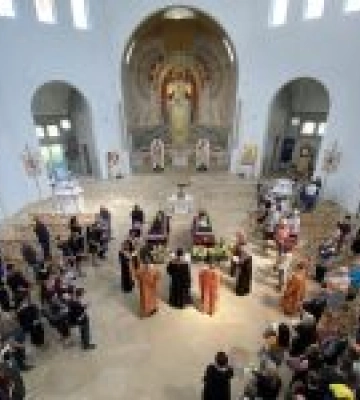 У Львові владика Володимир Груца звершив чин похорону двох загиблих внаслідок ракетного удару