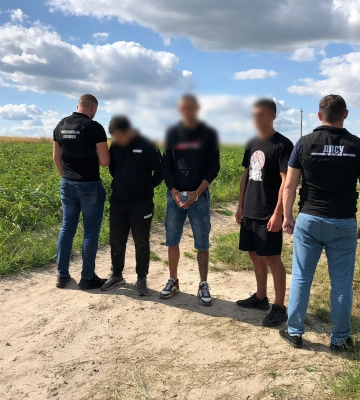 На Львівщині прикордонники викрили українця, який організував незаконне переправлення чоловіків через кордон