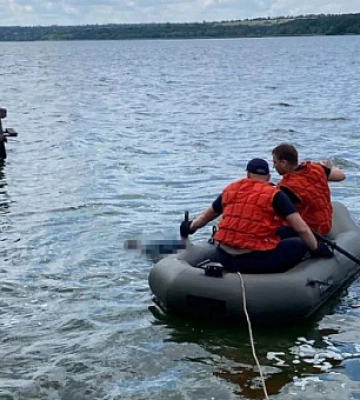 На Дніпропетровщині надзвичайники дістали з води тіла загиблих чоловіка та жінки