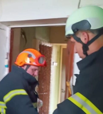 У Луцьку рятувальники допомогли жінці в зачиненій квартирі, яка не брала слухавку