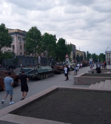 У Миколаєві відкрито імпровізовану виставку трофейної бронетехніки