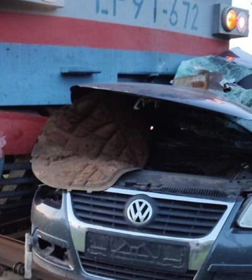 На Чернігівщині автівка потрапила під потяг - троє загиблих, серед них дитина