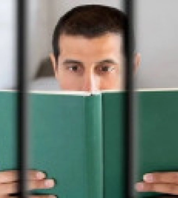 Нардепы предлагают уменьшать тюремный срок за чтение книг