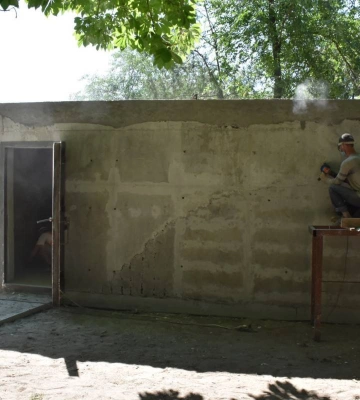 У миколаївському зоопарку встановлюють два укриття для захисту відвідувачів від обстрілів