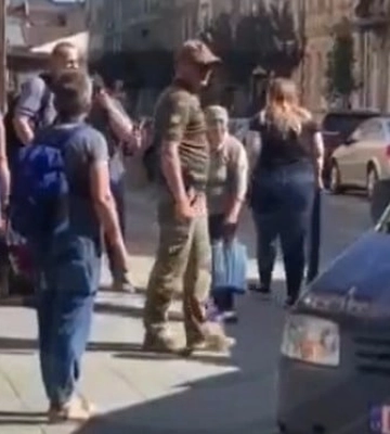 Во Львове мужчина подрался с работникам ТЦК: детали скандала