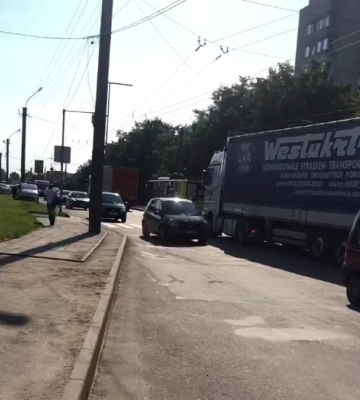 Рух на вулиці Мазепи у Львові заблоковано: ймовірно смертельна ДТП