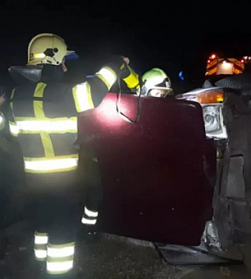На Днепропетровщине ЗАЗ врезался в отбойник: пострадали три человека