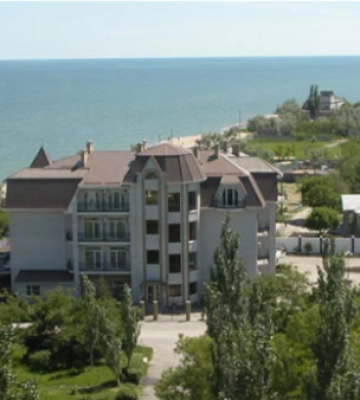 Попадание по гостинице в Бердянске: тела окупантов вывозили в морг грузовиками, – Генштаб