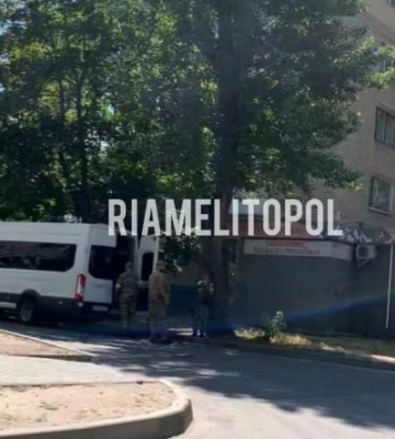 В Мелитополе в районе Рижского рынка оккупанты устроили облаву (фото, видео)